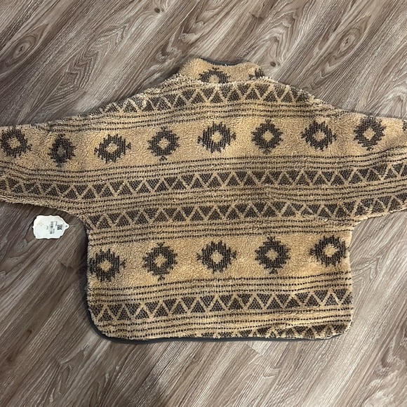 Altar’d State Aztec Sherpa Wubby Zip Up Jacket - Picture 9 of 9